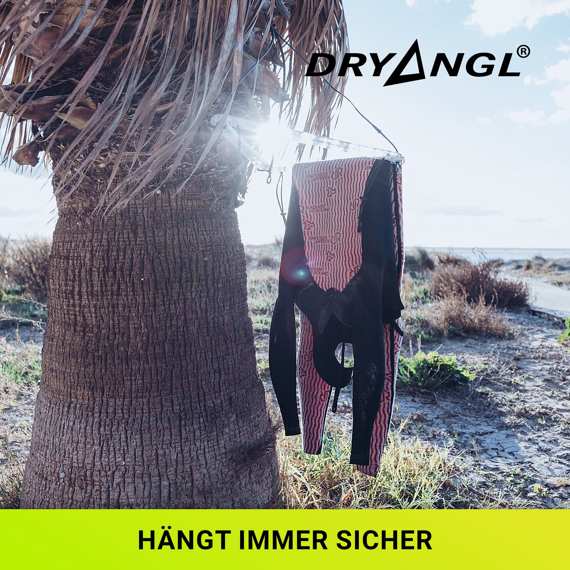 DRYANGL Neoprenaufhänger hängt sicher an einem Baum – wetterfest und zuverlässig