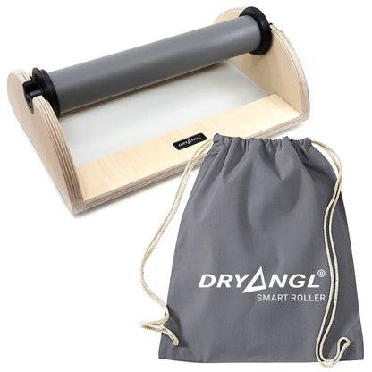 DRYANGL SmartRoller Lieferumfang: Stationäre Faszienrollen-Halterung aus Multiplex Birke mit grauem Baumwoll-Transportbeutel.